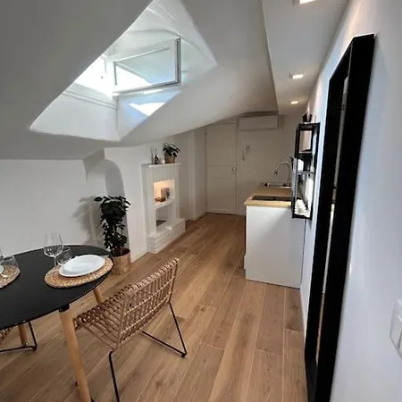 דירה Vittorio Cozy Mansard *