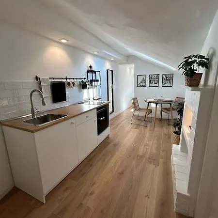 דירה Vittorio Cozy Mansard *